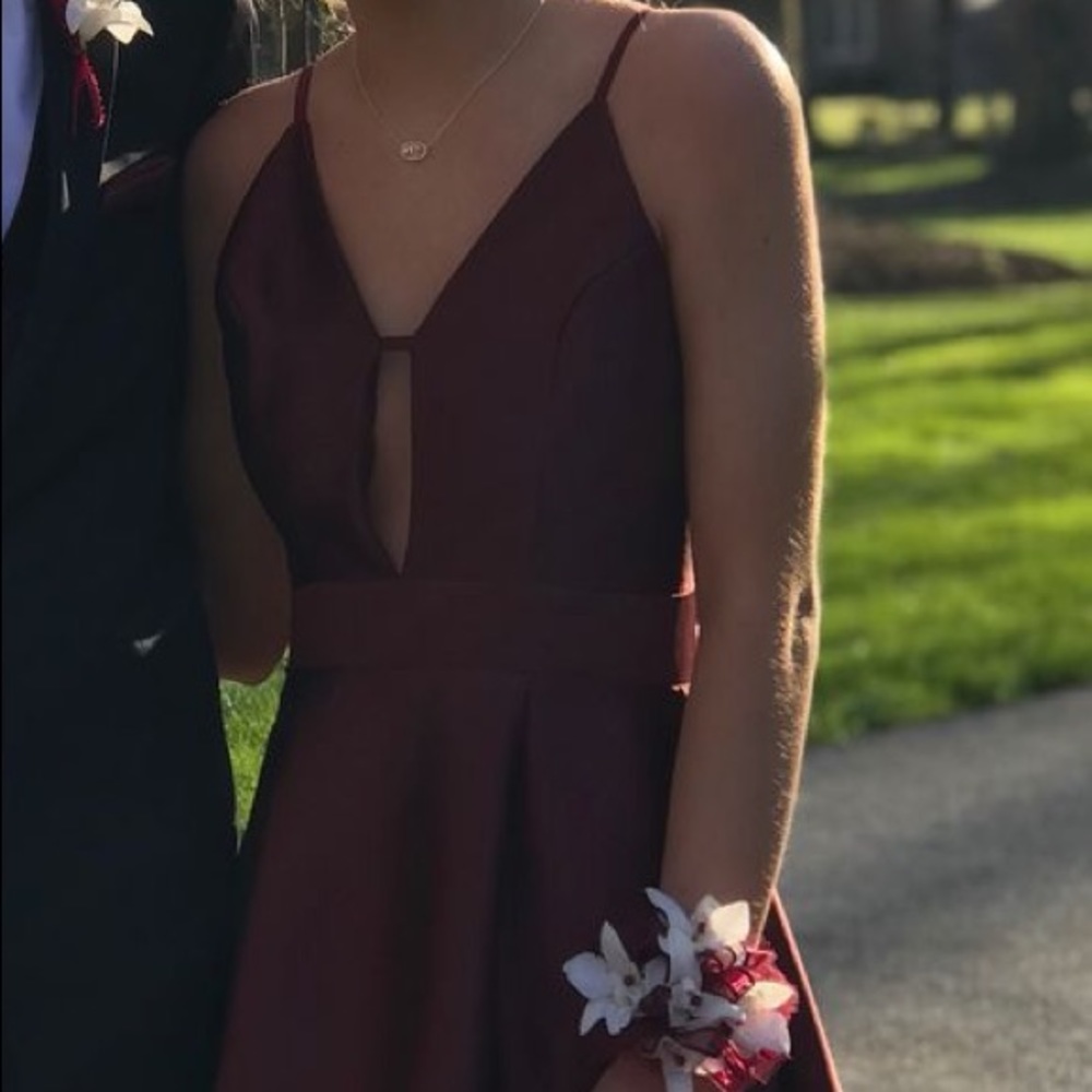 Soiéblu burgundy prom dress with open back and pockets; size S